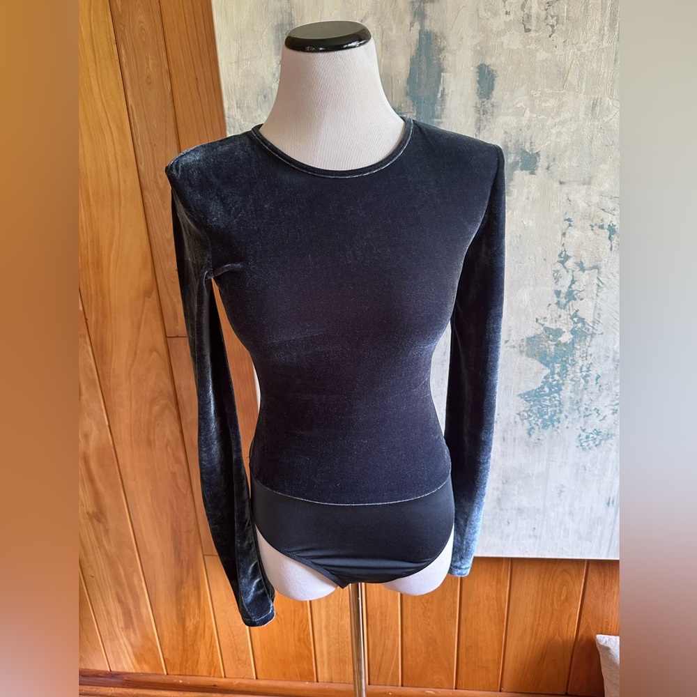 Zara Blue Velvet Bodysuit Fitted Long Sleeve w. Shoulder Pads. Size Small.